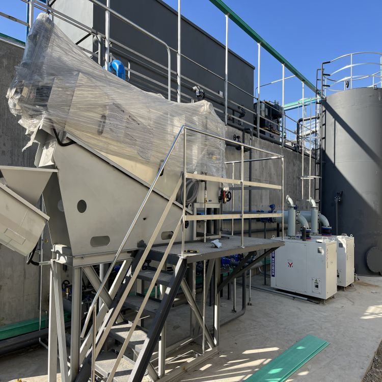 山东工业污水处理公司光博环保半桥式刮吸泥机技术解析：环保工程污泥处理的高效解决方案